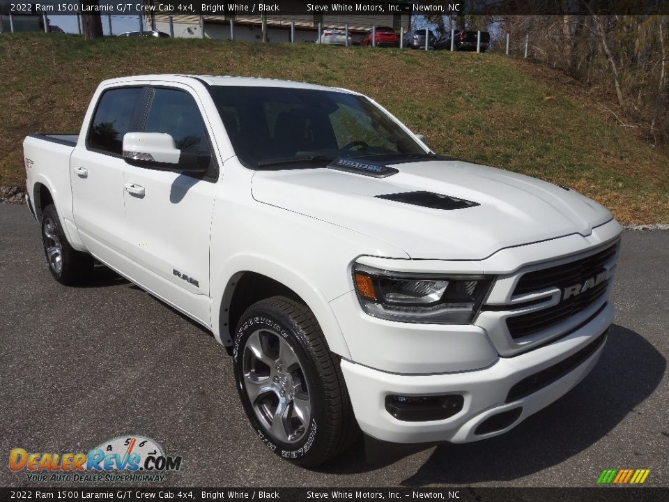 Front 3/4 View of 2022 Ram 1500 Laramie G/T Crew Cab 4x4 Photo #4