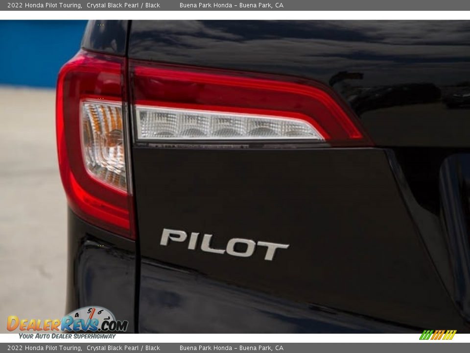 2022 Honda Pilot Touring Crystal Black Pearl / Black Photo #6