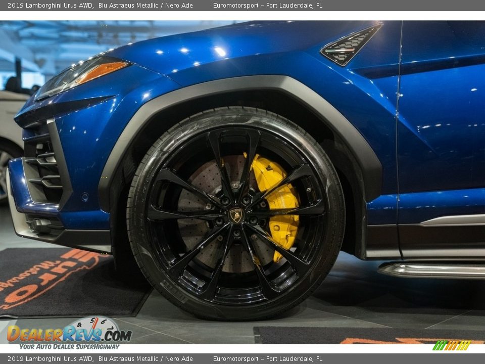 2019 Lamborghini Urus AWD Wheel Photo #7