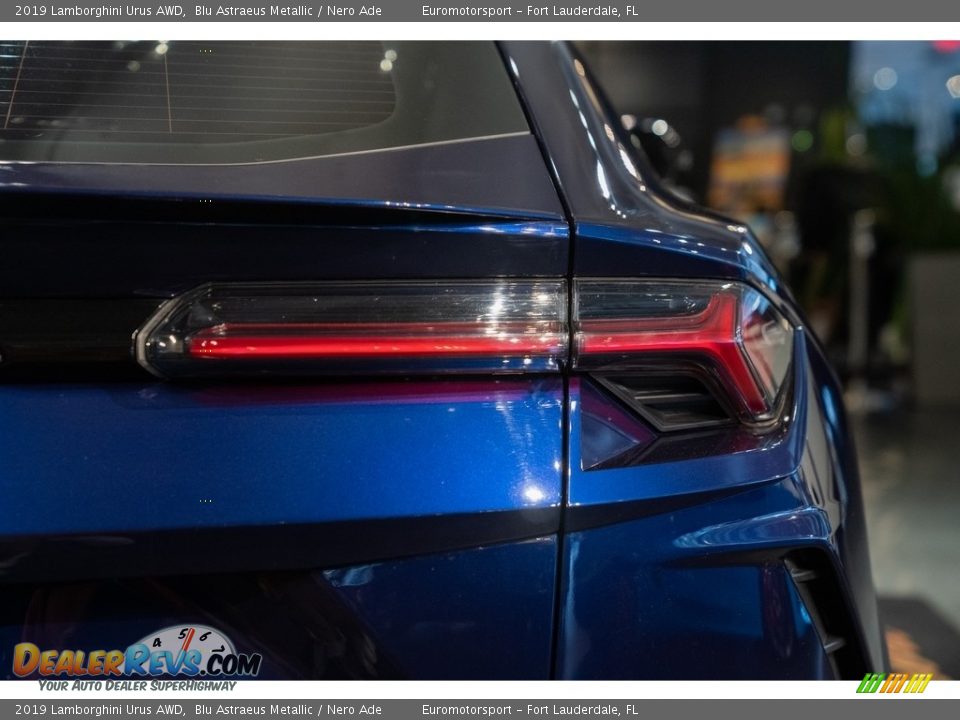 2019 Lamborghini Urus AWD Blu Astraeus Metallic / Nero Ade Photo #8