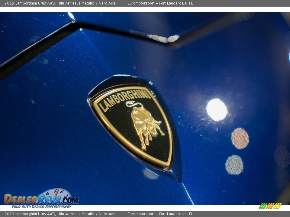 2019 Lamborghini Urus AWD Logo Photo #13