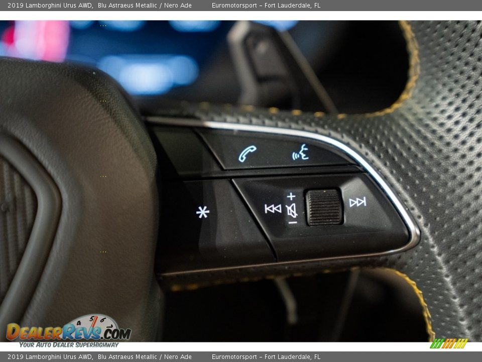 2019 Lamborghini Urus AWD Steering Wheel Photo #14
