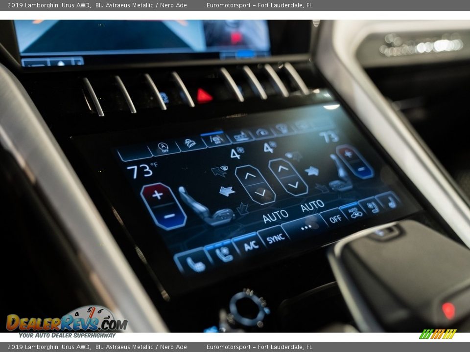 Controls of 2019 Lamborghini Urus AWD Photo #16