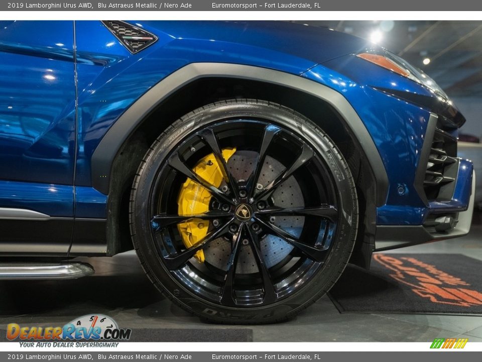 2019 Lamborghini Urus AWD Wheel Photo #29