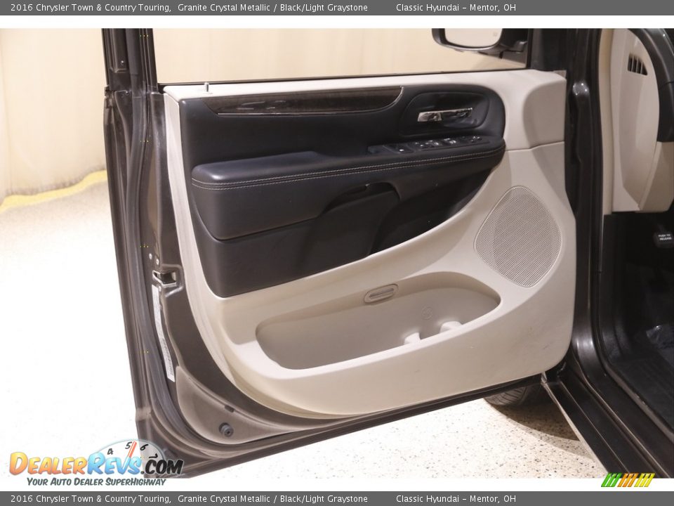 2016 Chrysler Town & Country Touring Granite Crystal Metallic / Black/Light Graystone Photo #4