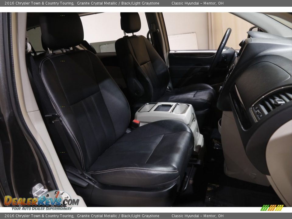 2016 Chrysler Town & Country Touring Granite Crystal Metallic / Black/Light Graystone Photo #16