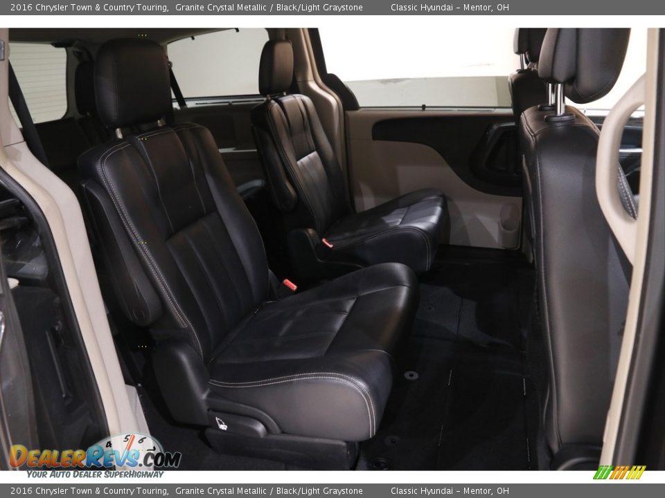 2016 Chrysler Town & Country Touring Granite Crystal Metallic / Black/Light Graystone Photo #17