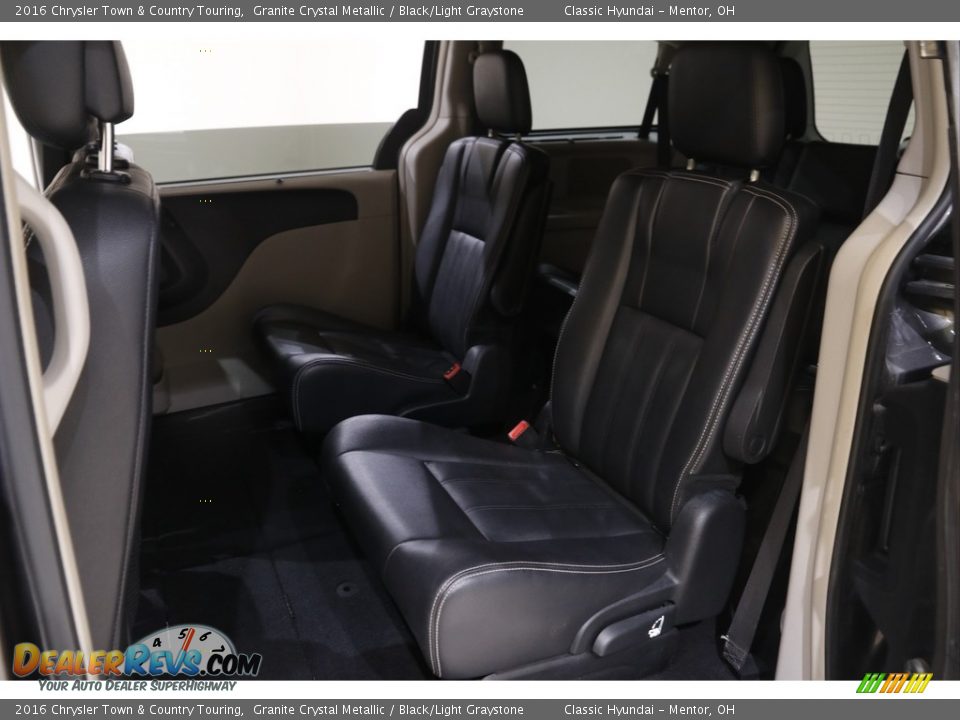 2016 Chrysler Town & Country Touring Granite Crystal Metallic / Black/Light Graystone Photo #18