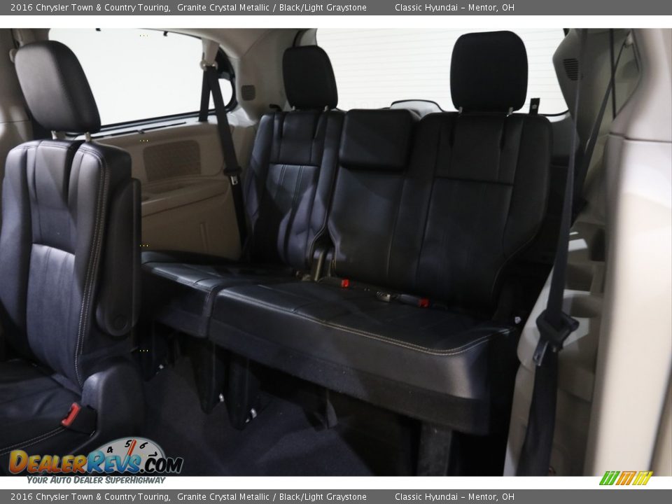 2016 Chrysler Town & Country Touring Granite Crystal Metallic / Black/Light Graystone Photo #19