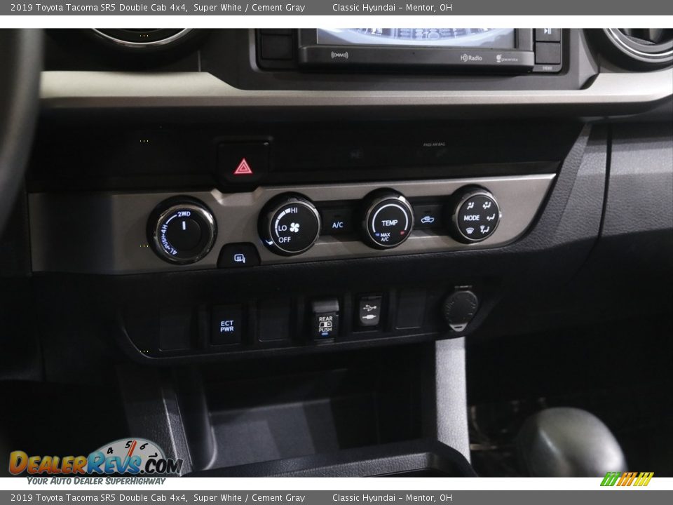 2019 Toyota Tacoma SR5 Double Cab 4x4 Super White / Cement Gray Photo #13