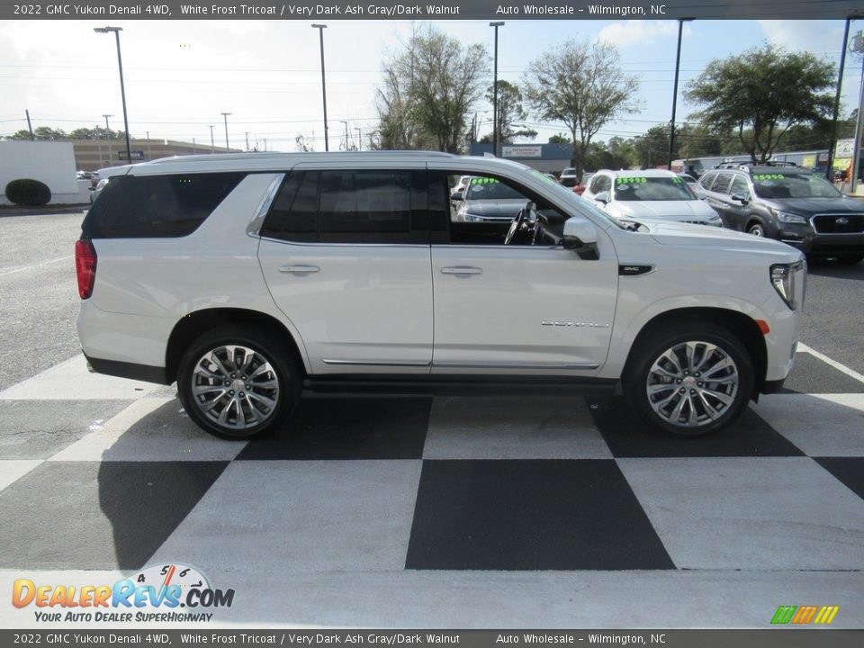 2022 GMC Yukon Denali 4WD White Frost Tricoat / Very Dark Ash Gray/Dark Walnut Photo #3