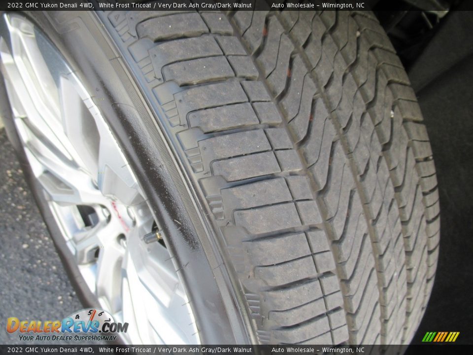 2022 GMC Yukon Denali 4WD White Frost Tricoat / Very Dark Ash Gray/Dark Walnut Photo #8