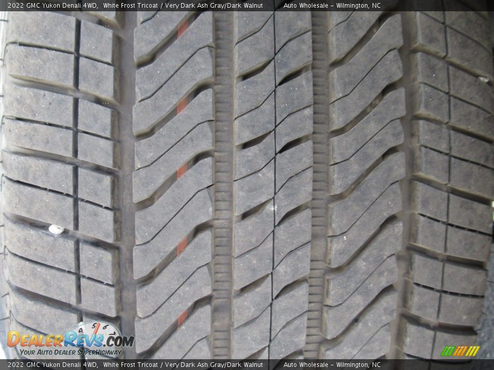 2022 GMC Yukon Denali 4WD White Frost Tricoat / Very Dark Ash Gray/Dark Walnut Photo #9