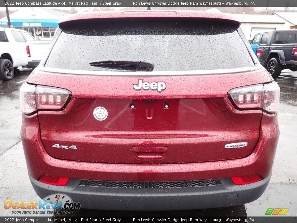 2022 Jeep Compass Latitude 4x4 Velvet Red Pearl / Steel Gray Photo #4