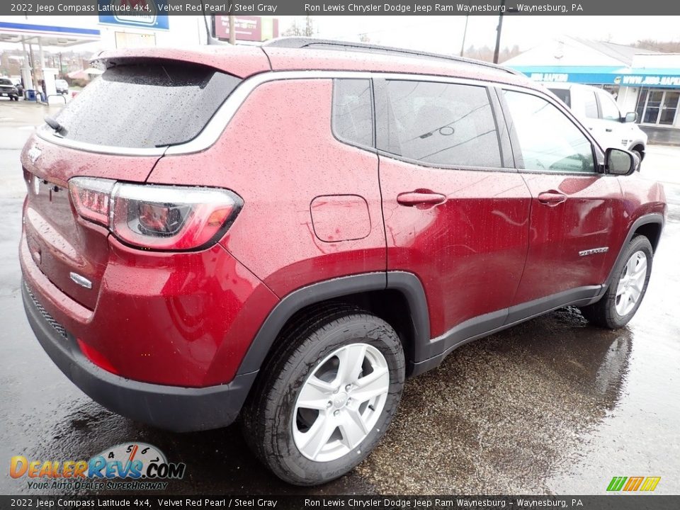 2022 Jeep Compass Latitude 4x4 Velvet Red Pearl / Steel Gray Photo #6