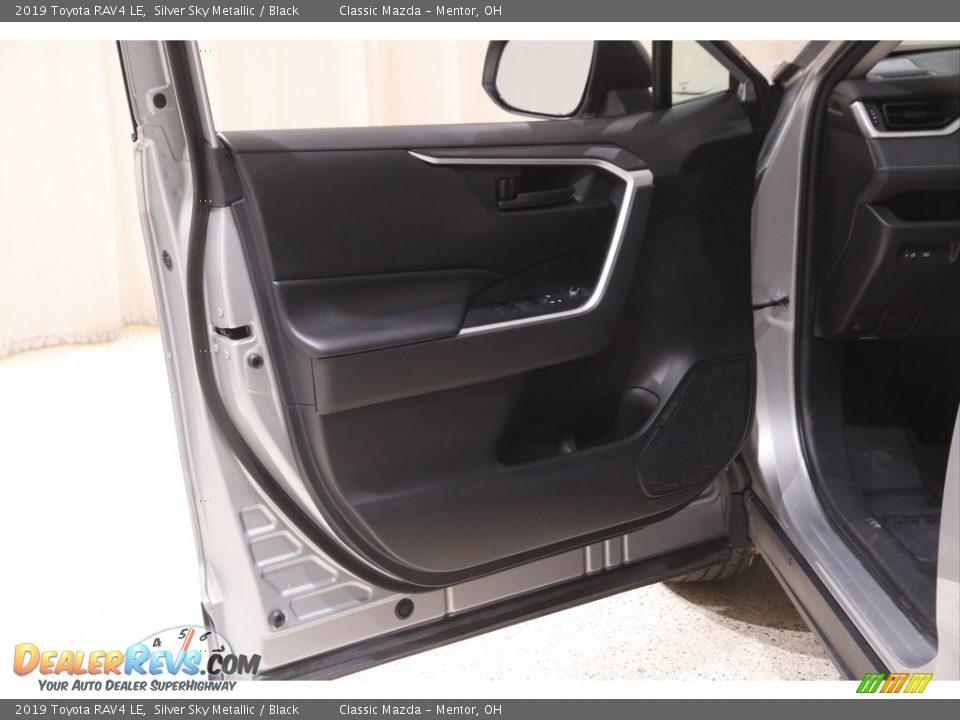 2019 Toyota RAV4 LE Silver Sky Metallic / Black Photo #4