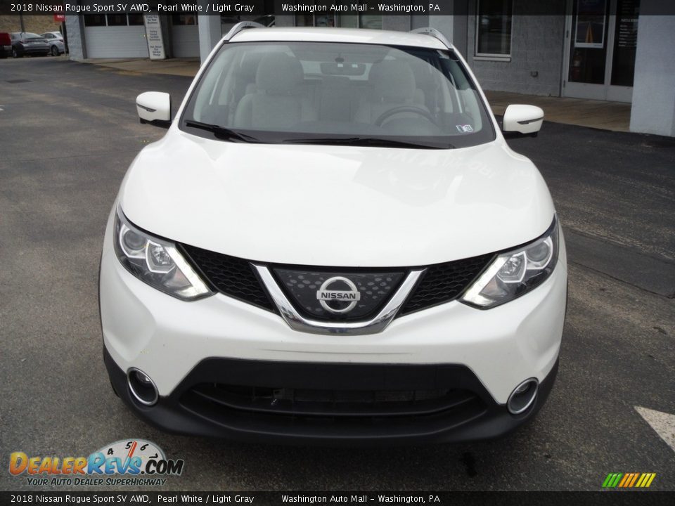 2018 Nissan Rogue Sport SV AWD Pearl White / Light Gray Photo #5