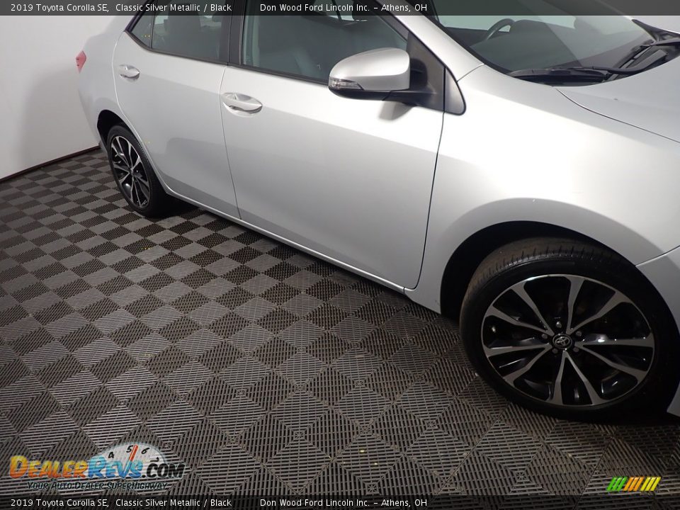 2019 Toyota Corolla SE Classic Silver Metallic / Black Photo #4