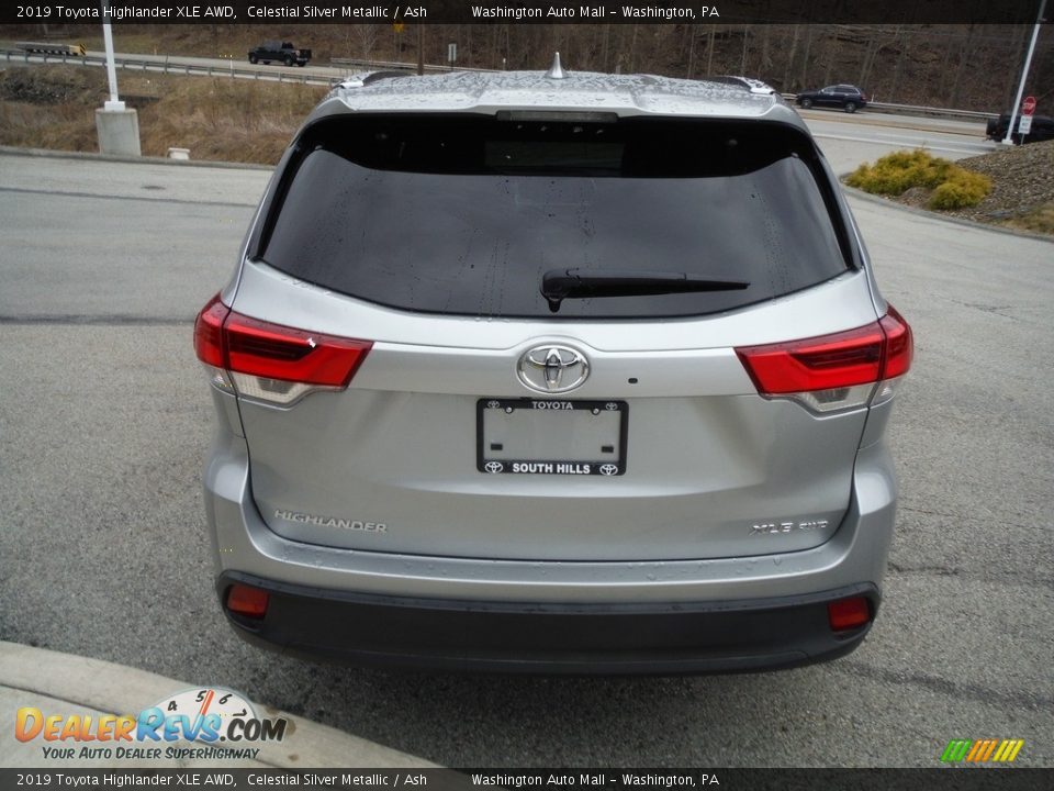 2019 Toyota Highlander XLE AWD Celestial Silver Metallic / Ash Photo #17