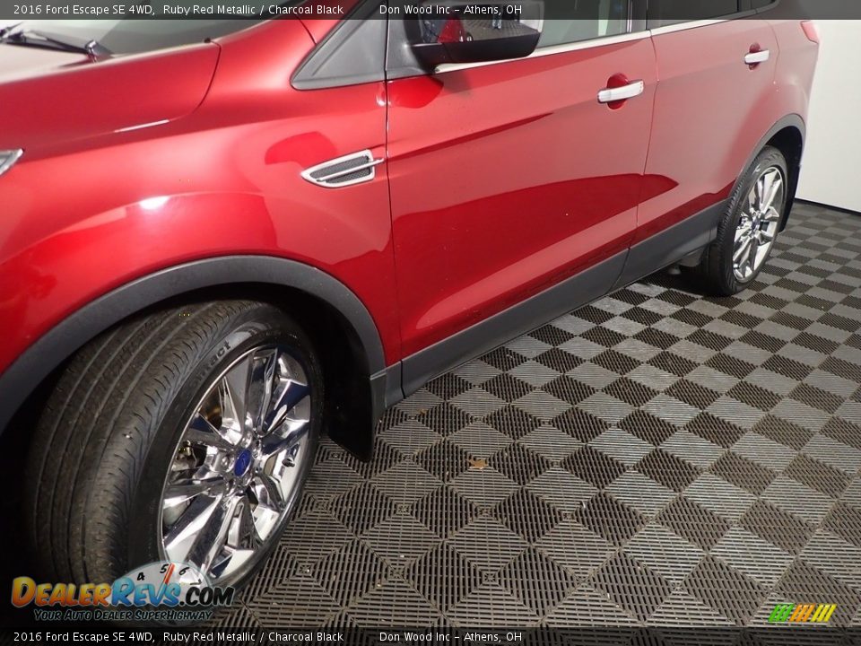 2016 Ford Escape SE 4WD Ruby Red Metallic / Charcoal Black Photo #10