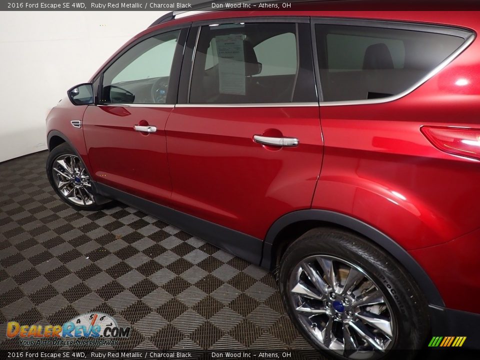 2016 Ford Escape SE 4WD Ruby Red Metallic / Charcoal Black Photo #18