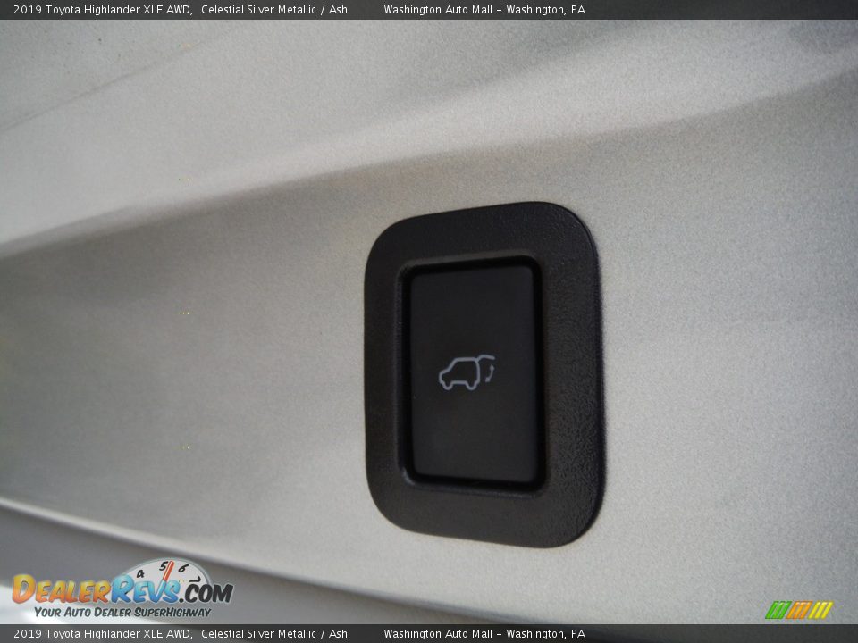 2019 Toyota Highlander XLE AWD Celestial Silver Metallic / Ash Photo #35