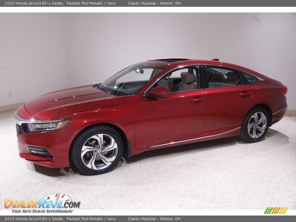 Front 3/4 View of 2020 Honda Accord EX-L Sedan Photo #3