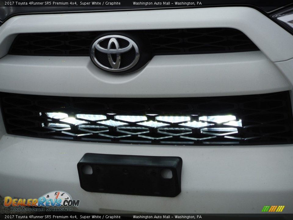 2017 Toyota 4Runner SR5 Premium 4x4 Super White / Graphite Photo #4