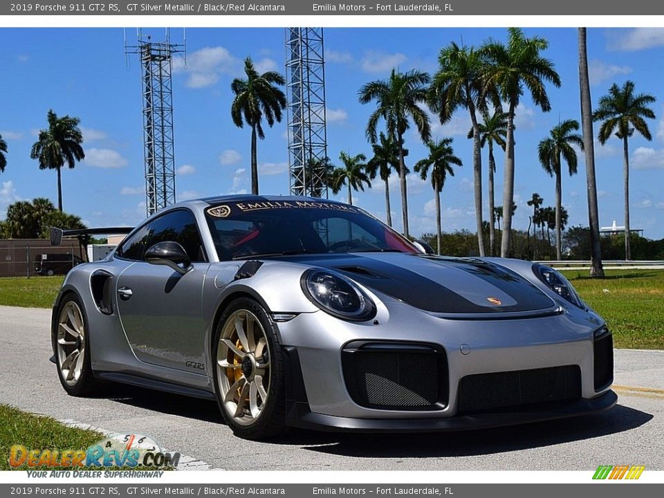 Front 3/4 View of 2019 Porsche 911 GT2 RS Photo #1
