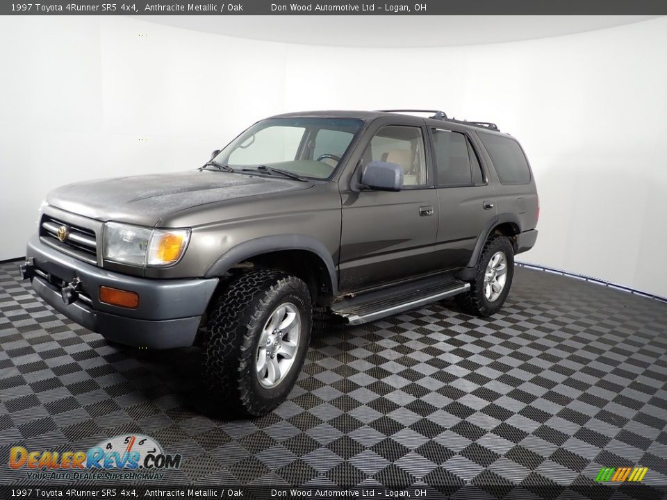 Front 3/4 View of 1997 Toyota 4Runner SR5 4x4 Photo #3