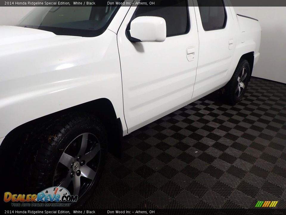 2014 Honda Ridgeline Special Edition White / Black Photo #12
