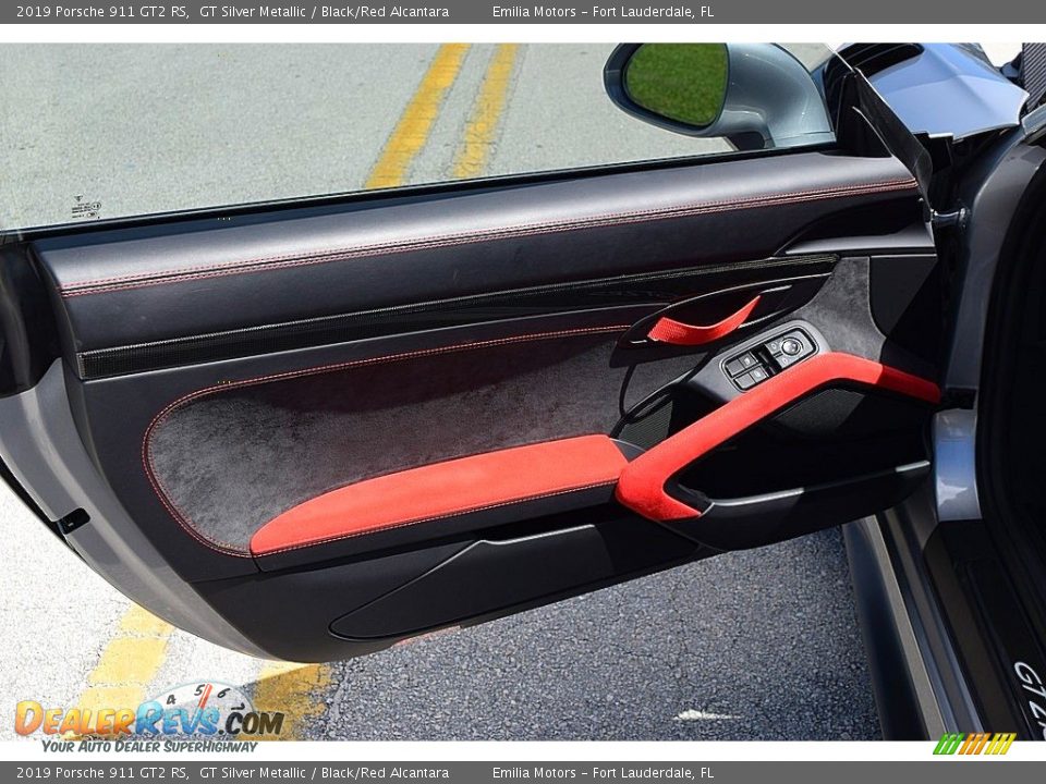 Door Panel of 2019 Porsche 911 GT2 RS Photo #36