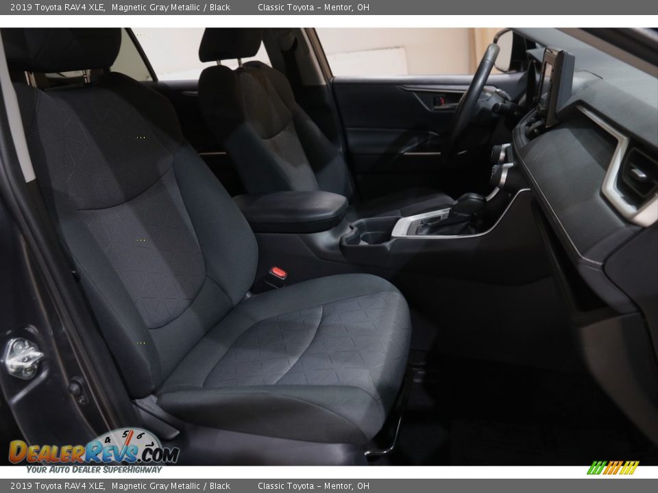 2019 Toyota RAV4 XLE Magnetic Gray Metallic / Black Photo #14
