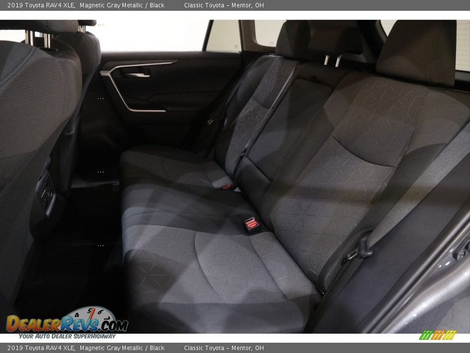 2019 Toyota RAV4 XLE Magnetic Gray Metallic / Black Photo #16