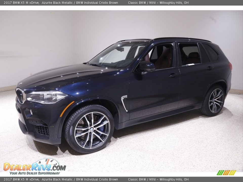 Front 3/4 View of 2017 BMW X5 M xDrive Photo #3