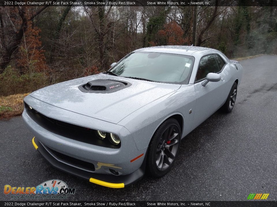 Front 3/4 View of 2022 Dodge Challenger R/T Scat Pack Shaker Photo #2
