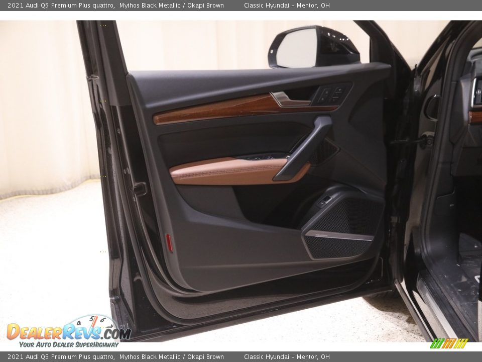 Door Panel of 2021 Audi Q5 Premium Plus quattro Photo #4