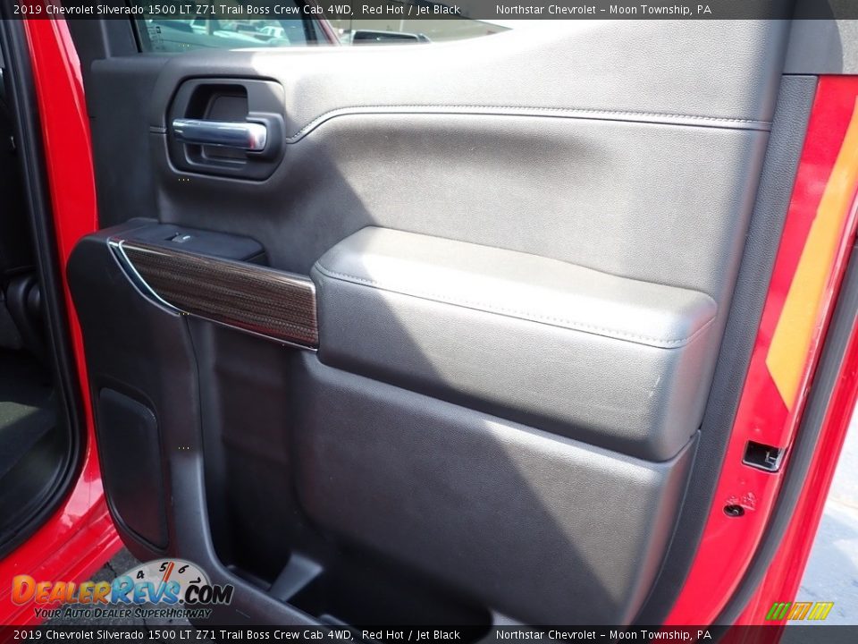 2019 Chevrolet Silverado 1500 LT Z71 Trail Boss Crew Cab 4WD Red Hot / Jet Black Photo #18