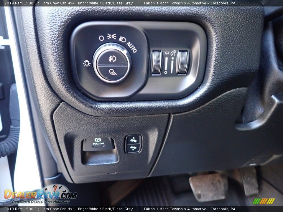 2019 Ram 1500 Big Horn Crew Cab 4x4 Bright White / Black/Diesel Gray Photo #22