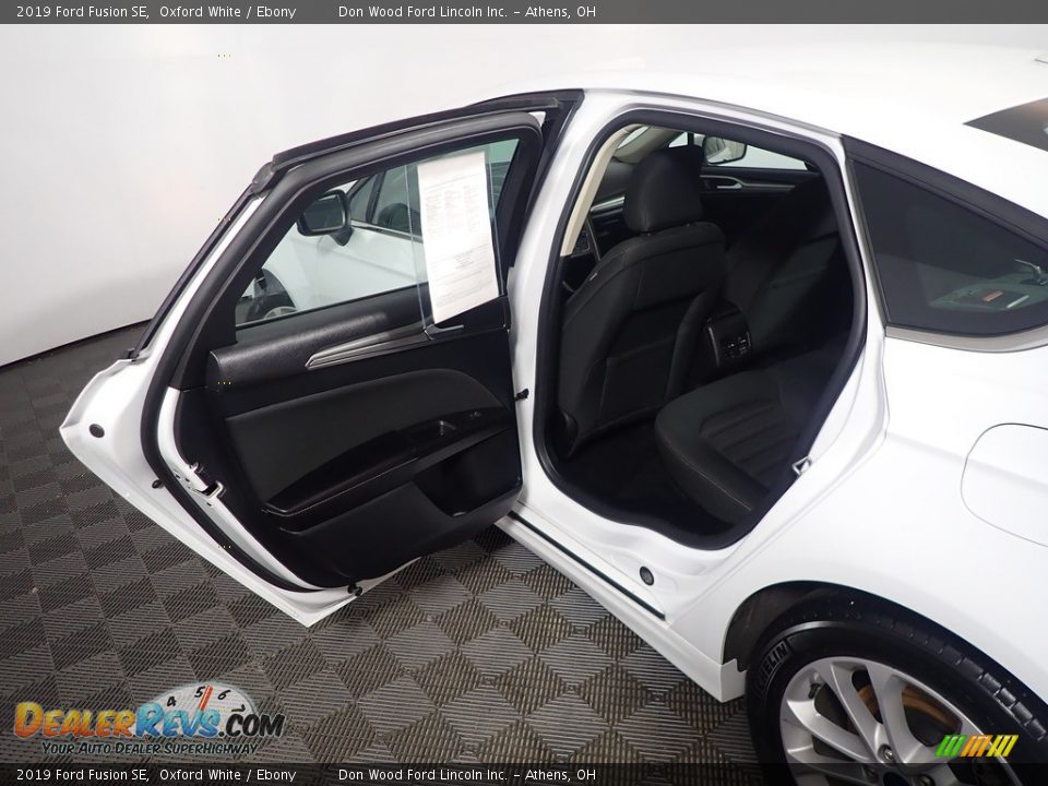 2019 Ford Fusion SE Oxford White / Ebony Photo #35