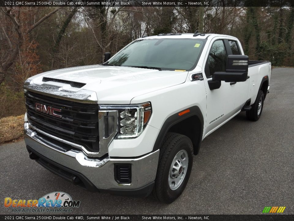 Front 3/4 View of 2021 GMC Sierra 2500HD Double Cab 4WD Photo #2