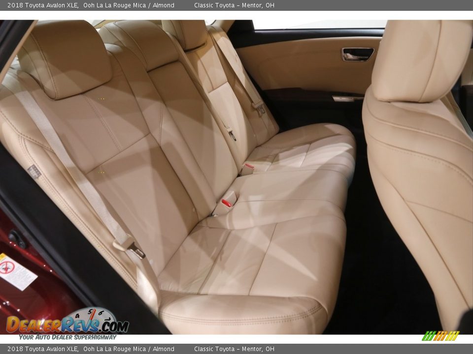 2018 Toyota Avalon XLE Ooh La La Rouge Mica / Almond Photo #18