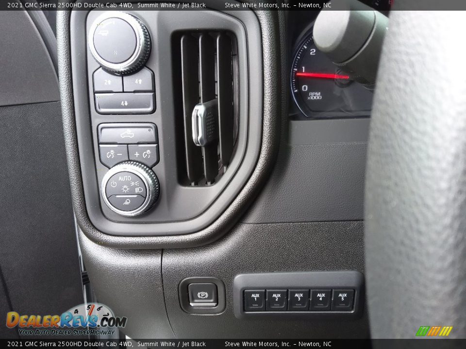 Controls of 2021 GMC Sierra 2500HD Double Cab 4WD Photo #17