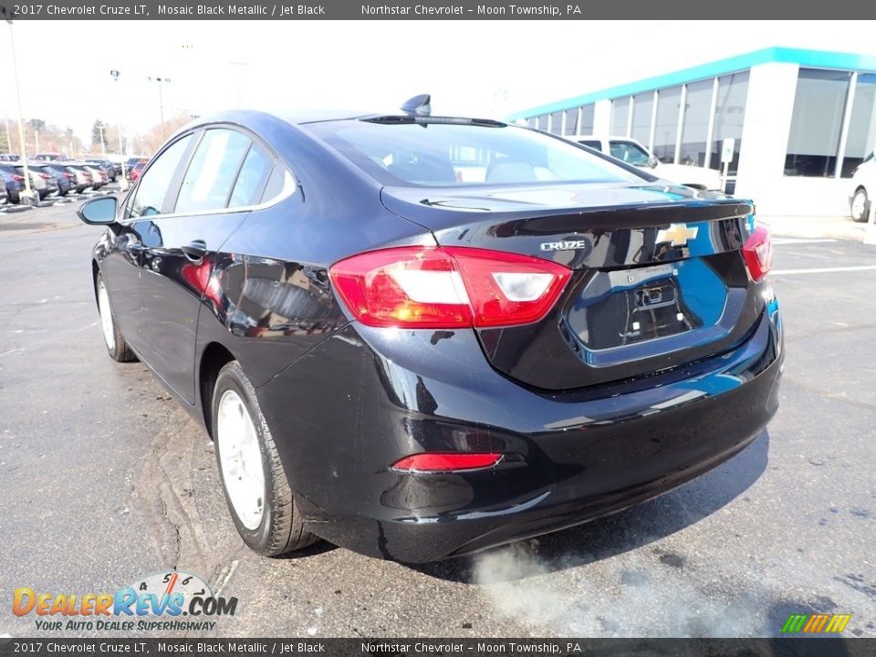 2017 Chevrolet Cruze LT Mosaic Black Metallic / Jet Black Photo #5