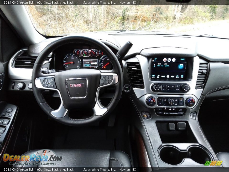 Dashboard of 2019 GMC Yukon SLT 4WD Photo #24