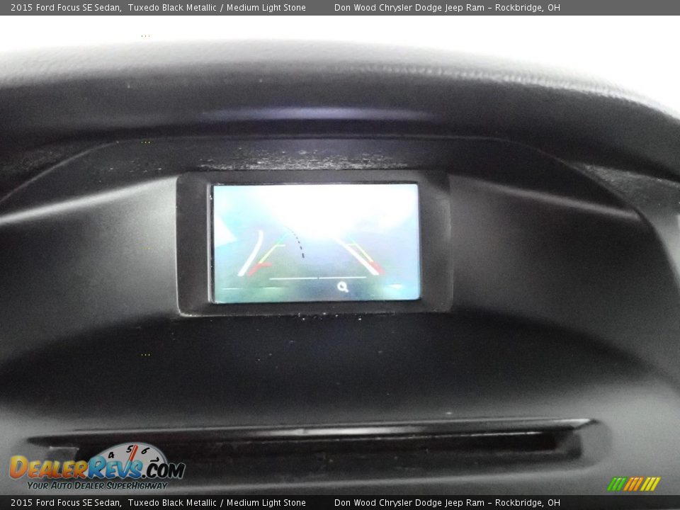 2015 Ford Focus SE Sedan Tuxedo Black Metallic / Medium Light Stone Photo #2