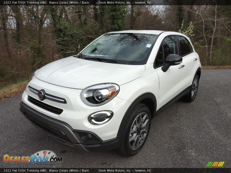 Front 3/4 View of 2022 Fiat 500X Trekking AWD Photo #2