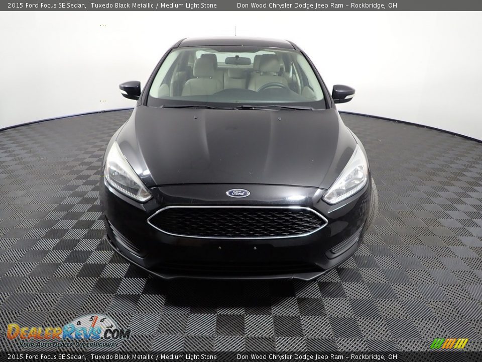 2015 Ford Focus SE Sedan Tuxedo Black Metallic / Medium Light Stone Photo #3