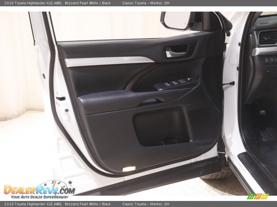 2019 Toyota Highlander XLE AWD Blizzard Pearl White / Black Photo #4