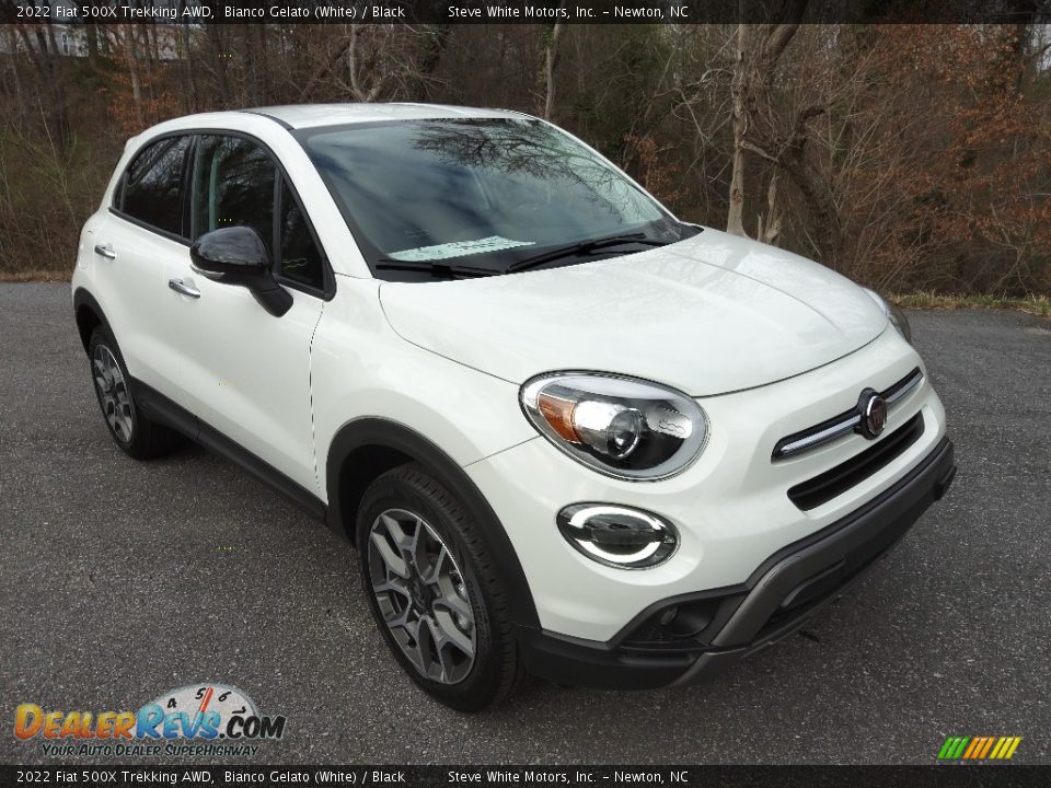 Front 3/4 View of 2022 Fiat 500X Trekking AWD Photo #6